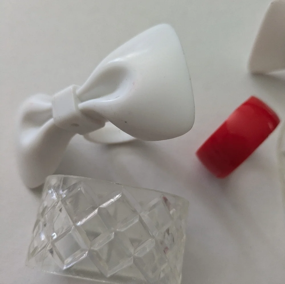 Vtg plastic Napkin Rings Set of 6 Clear,set of 4 red, and set of 4 white bows.